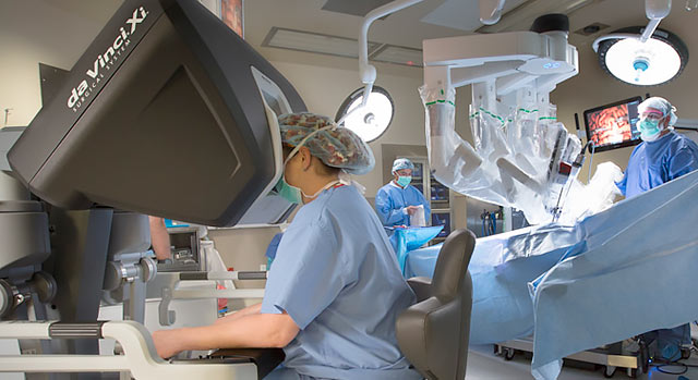 A surgeon performing a procedure using the da vinci system